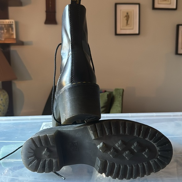 Dr.Marten’s LEONA WOMEN'S VINTAGE SMOOTH LEATHER HEELED BOOTS - Picture 3 of 6